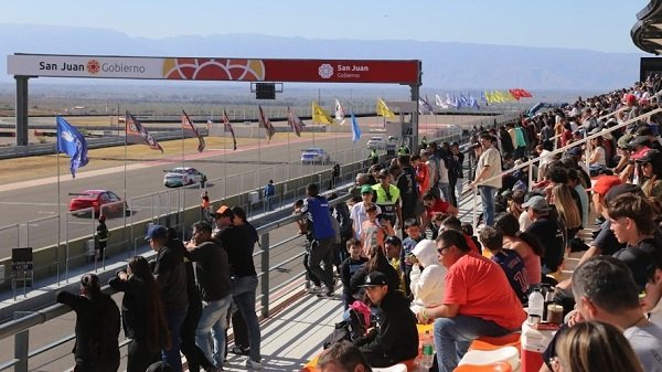 Buen domingo del TN y Turismo Carretera 2000 en el Circuito San Juan Villicum